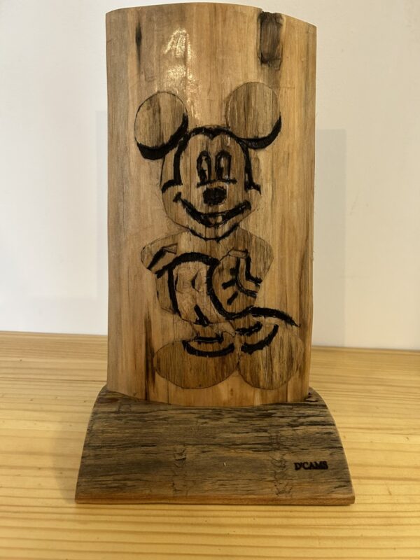 sculpture sur écoin bois massif, motif Mickey