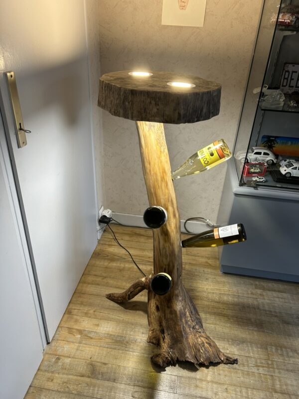 table haute éclairée avec support bouteille